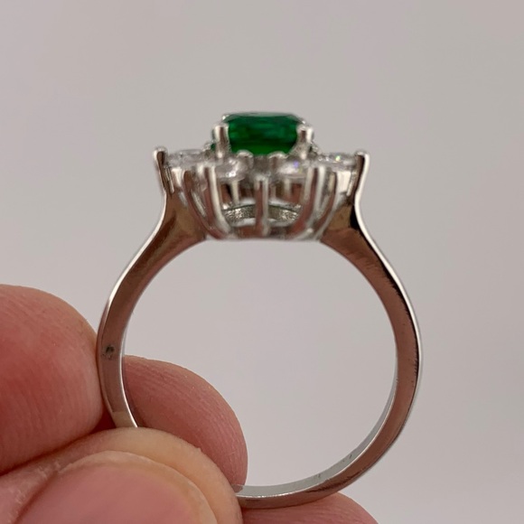 EMERALD-GREEN GLASS CLR CZ 925 STERLING SILVER COCKTAIL RING Prong Set SIZE 9.5 - Picture 3 of 8